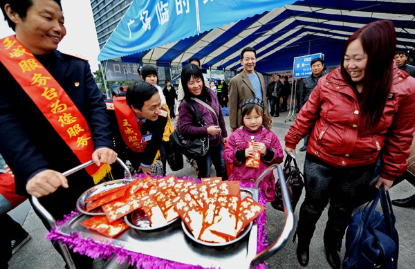 Moments of warmth in Spring Festival travel rush