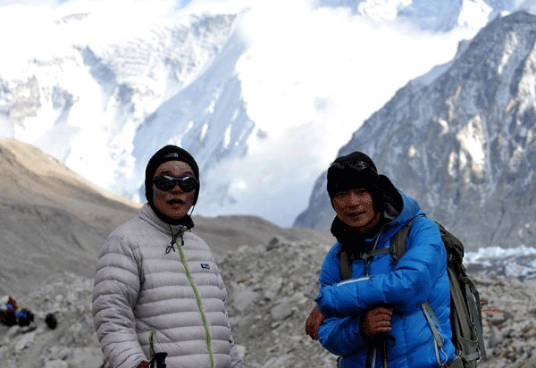 Climber rescued on Himalaya Mountains