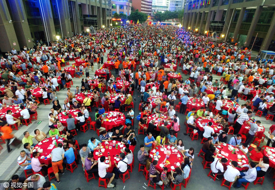 Housewarming feast in Guangzhou hosts 15,000 villagers