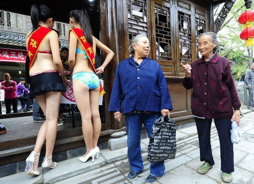 Bikini girls stroll along Chengdu street
