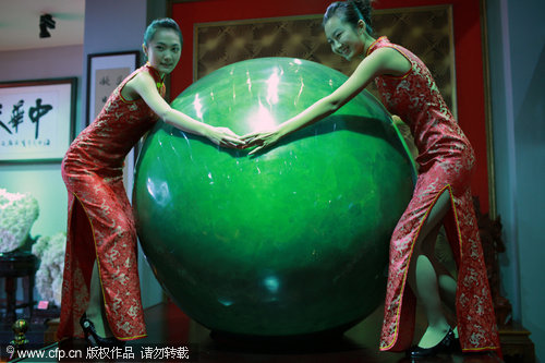 World's largest pearl shines for $301m