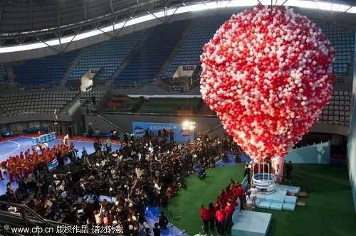 20,000 balloons float into the record books