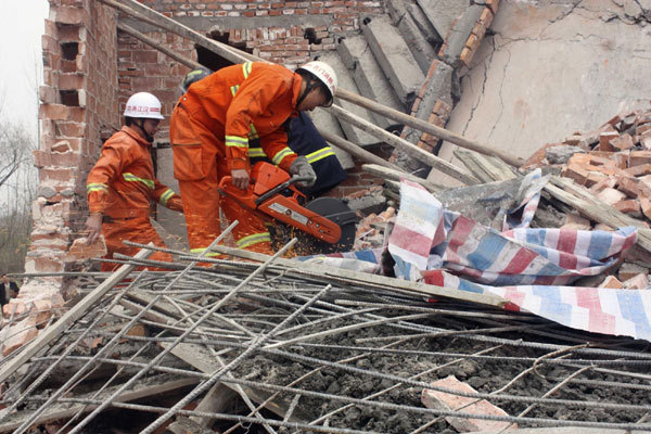 All nine trapped in building collapse rescued