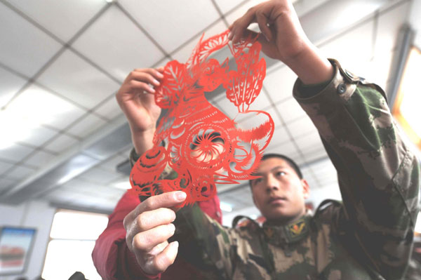 Soldiers make paper-art to salute the new year