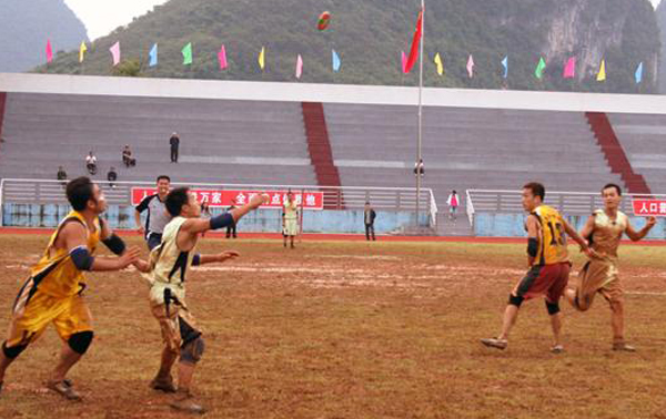 Firework snatching at ethnic games