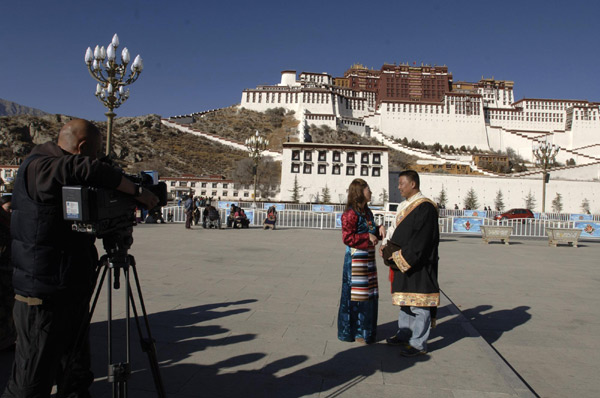Newlyweds brighten up Tibetan landscape