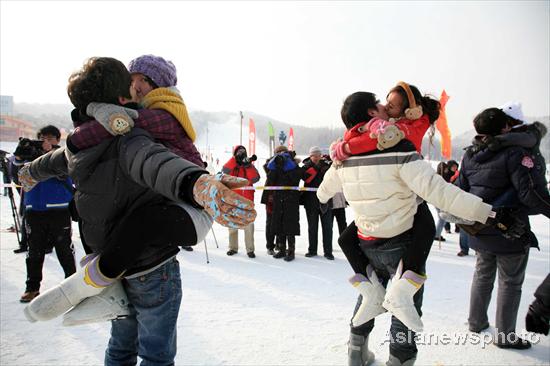 Kissing competition kicks off in NE China