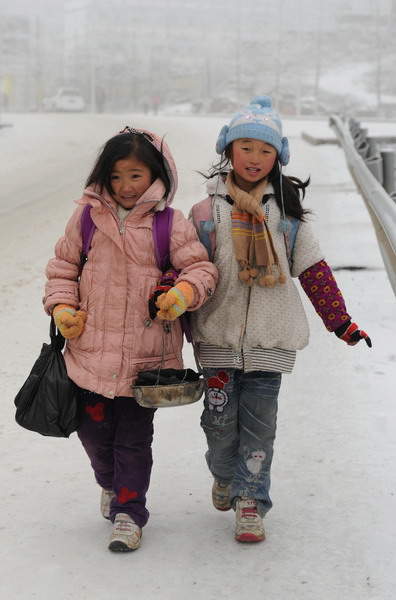 Cold snap sweeps China, traffic at a standstill