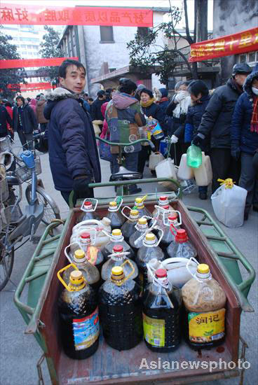 Locals queue from 3 am for soy sauce