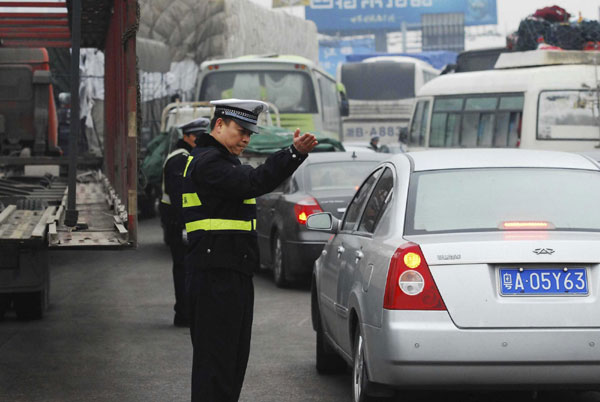 41,000 cars paralyze Jiujiang Yangtze River Bridge