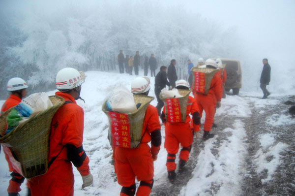 Firefighters help farmers stranded in snow