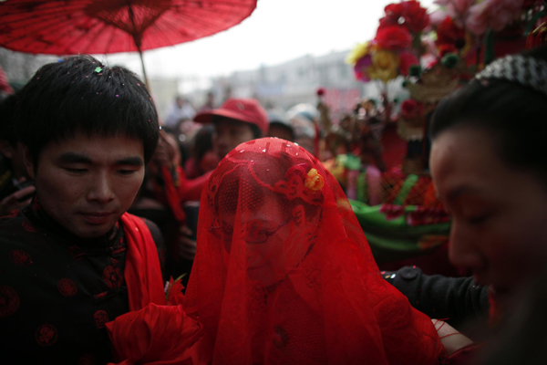 Chinese husband, American wife hold rural wedding