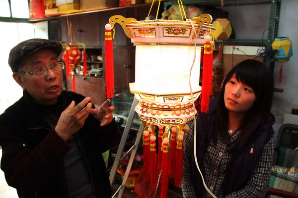 Lantern makers keep flame alive