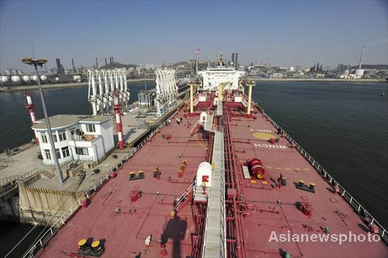 Chinese oil tanker leaves for Japan