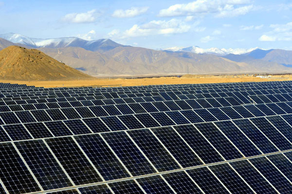 Solar power plant built in Tibet