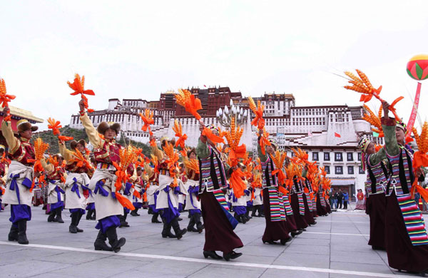 Pageant celebrates Tibet's 60th anniversary