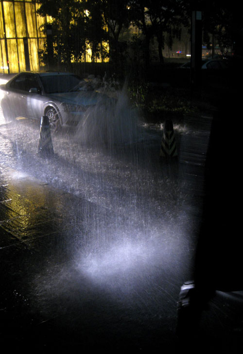 First autumn downpour hits Beijing