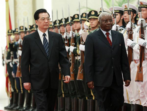 President Hu vows to expand relations with Mozambique