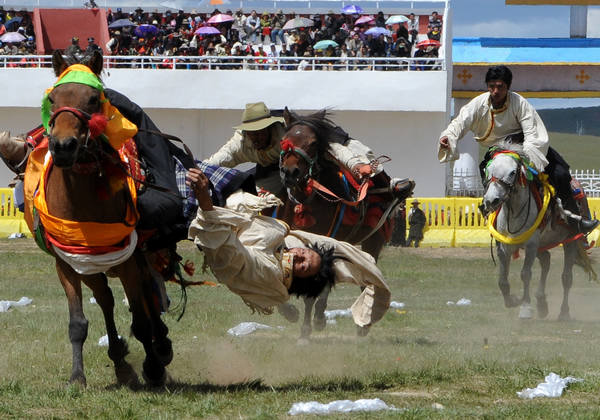 Tibet's horse racing gala