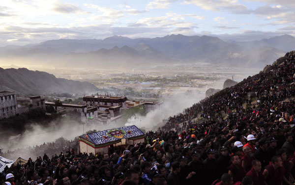 Shoton Festival celebrated in Tibet