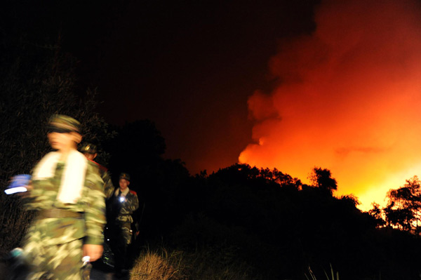 2,400 firefighters battling forest fire