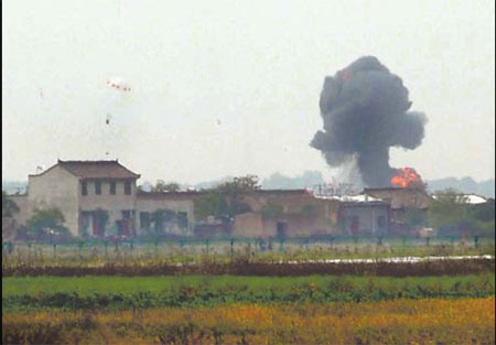 Fighter jet crashes during air show