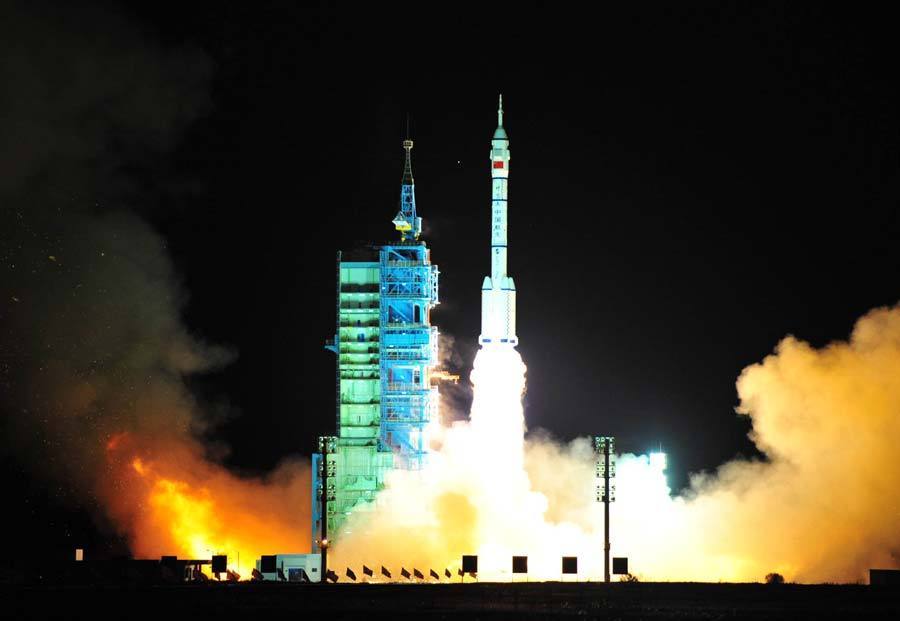 Unmanned spacecraft Shenzhou VIII blasts off
