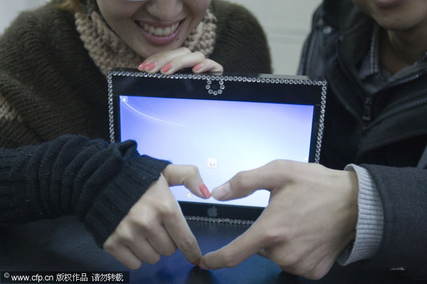 Student builds 800-yuan 'iPad' for girlfriend