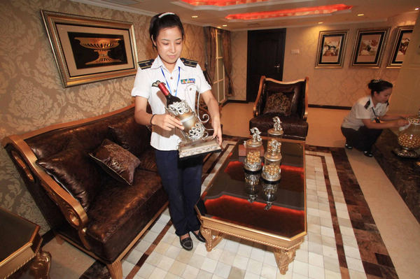 World's 1st hotel on aircraft carrier to open