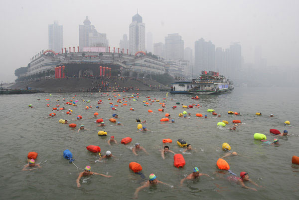 1,200 in frigid plunge across Yangtze