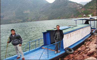 Man tells of days hauling boats on Yangtze River