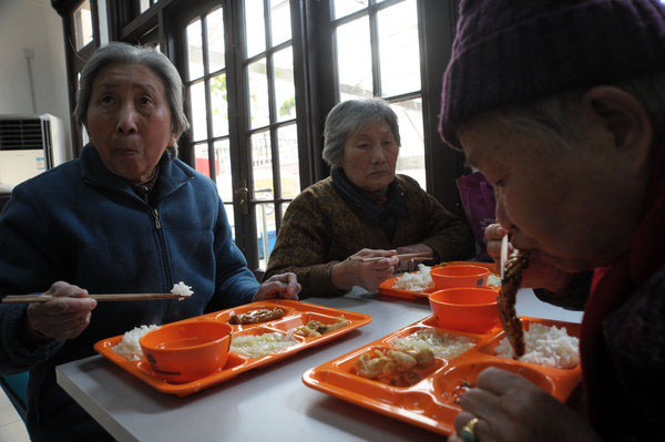 Seniors find company at daycare centers in Shanghai