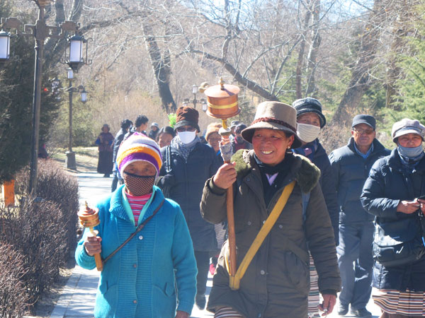 Lhasa crowded with pilgrims