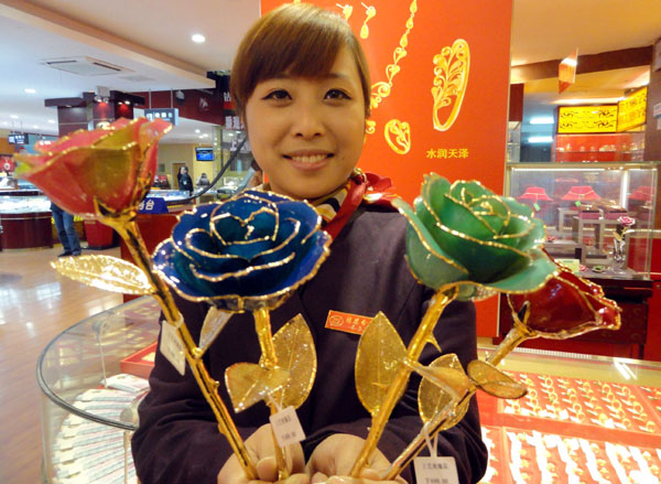 Golden roses bloom for Valentine's market