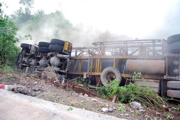 Tank rollover causes corrosive acid leak