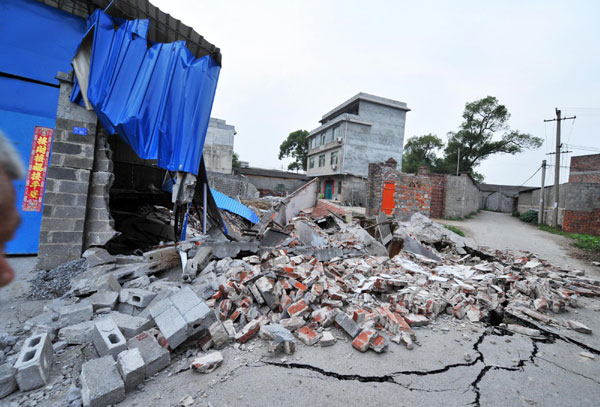 Thousands evacuated due to subsidence
