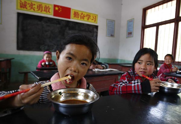 Free meals aid Guizhou rural school students