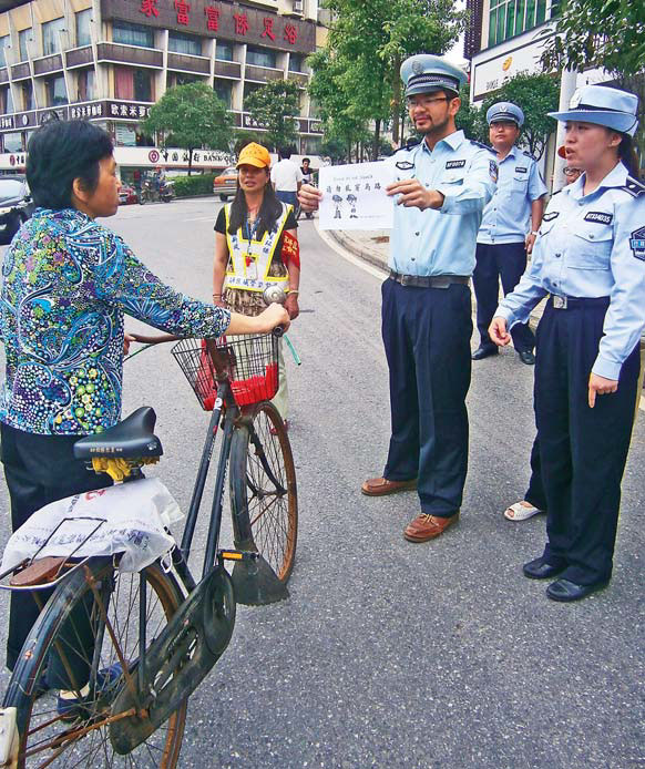 US visitor can add <EM>chengguan</EM> to resume