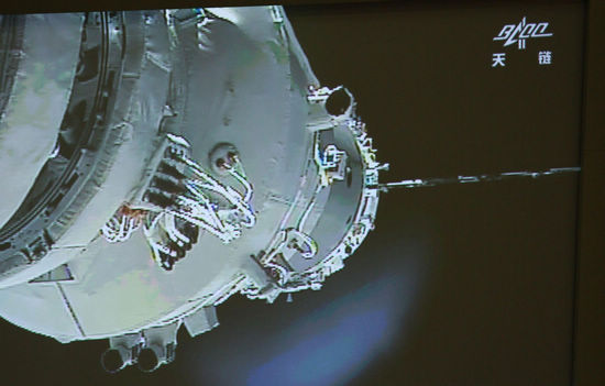China's first manned space docking succeeds