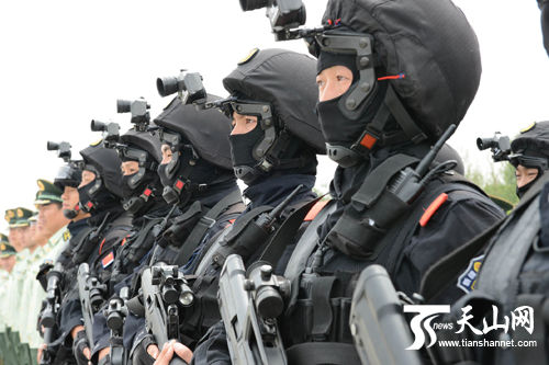 Xinjiang official oversees counter-terrorism drill