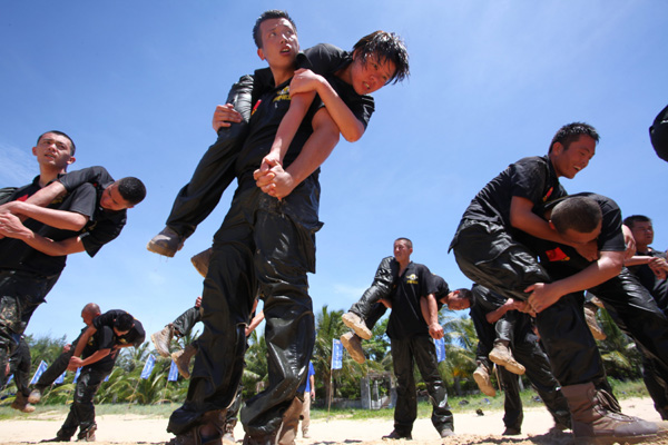 109 future bodyguards accept training in Sanya