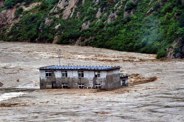 Torrential rain floods Liaoning, NE China