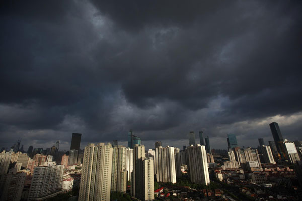 200,000 evacuated as typhoon nears Shanghai
