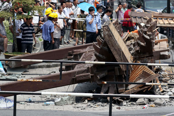 Collapsed arch kills 2 in Hangzhou