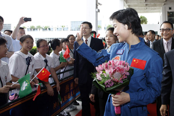 Astronauts wow Macao crowd