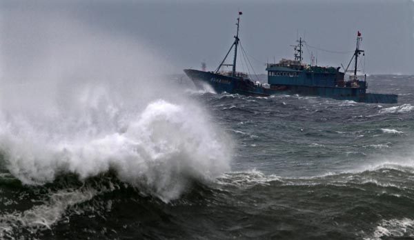 4 dead, 11 missing after typhoon sinks boats