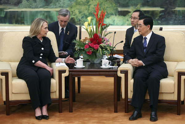Clinton: China-US relations strong and solid