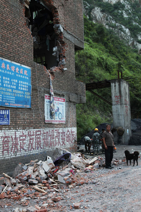 80 killed, hundreds injured in SW China quakes