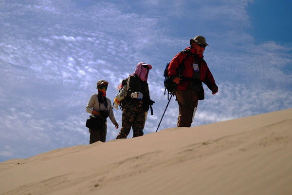 Desert hike battling nature's extremes