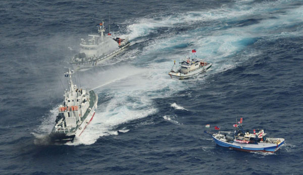 Japan fires water cannon to turn away Taiwan boats
